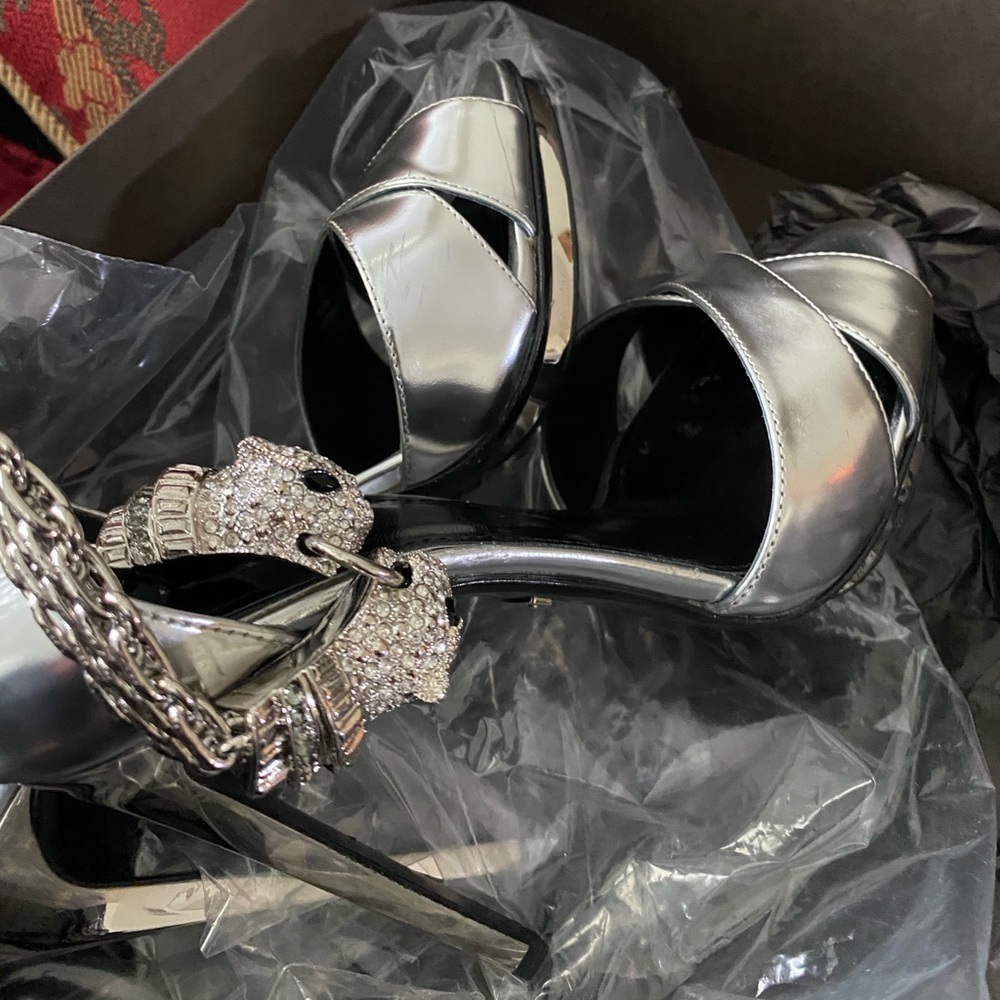 😍😍RC Silver metallic woman shoes 😍😍